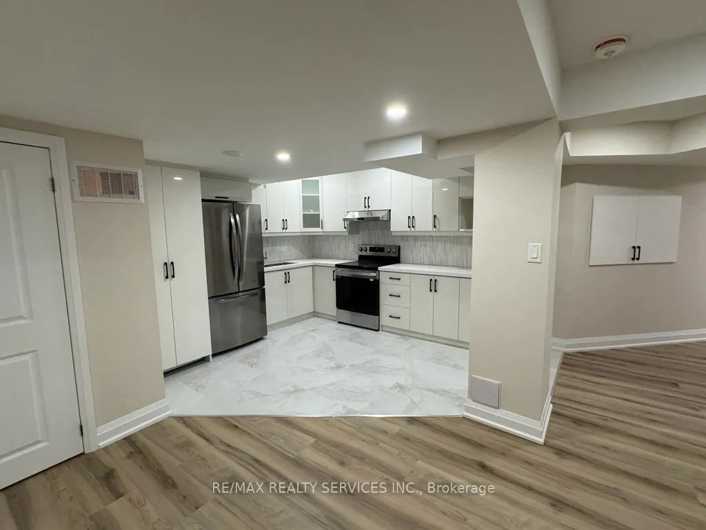 Photo 6 of Unit Basement, 21 Copperhill Heights, Barrie, Rural Barrie Southeast — HOMEH