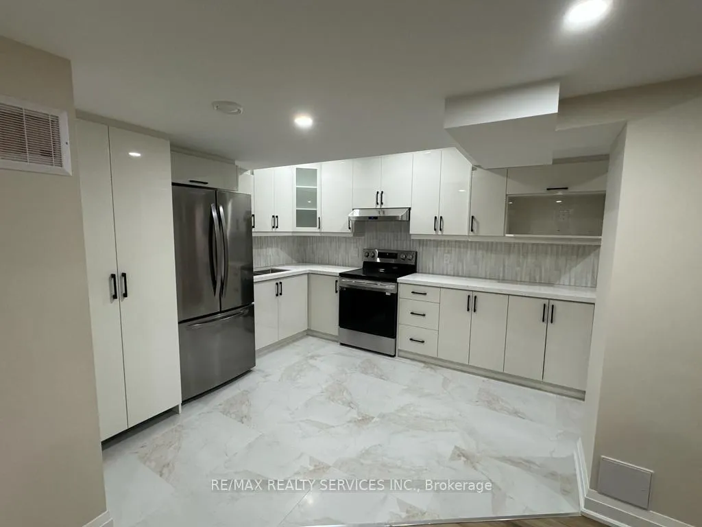 Photo 7 of Unit Basement, 21 Copperhill Heights, Barrie, Rural Barrie Southeast — HOMEH