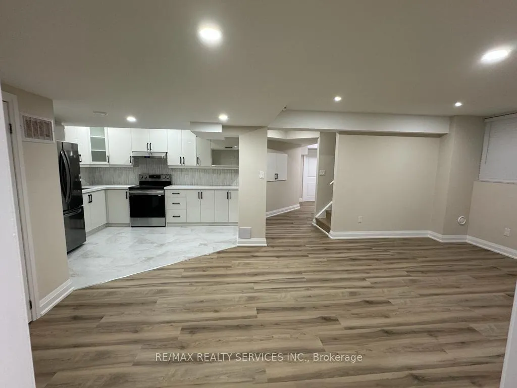 Photo 8 of Unit Basement, 21 Copperhill Heights, Barrie, Rural Barrie Southeast — HOMEH