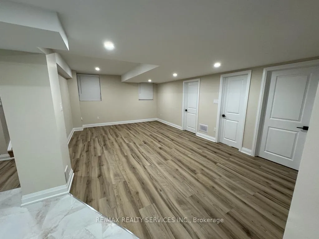 Photo 10 of Unit Basement, 21 Copperhill Heights, Barrie, Rural Barrie Southeast — HOMEH