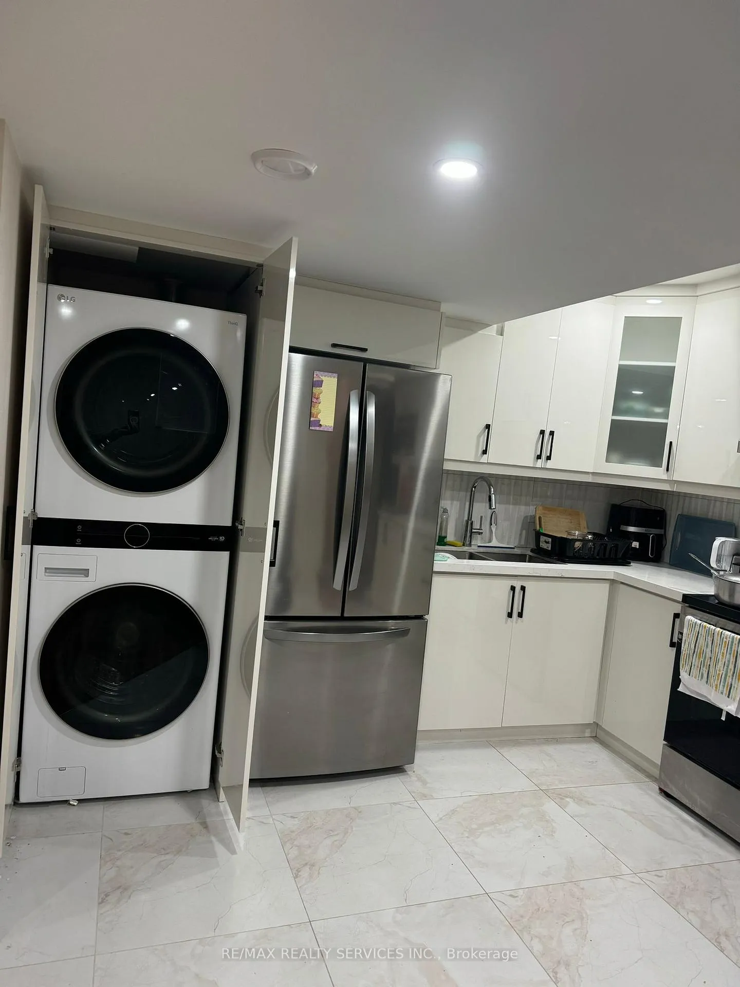 Photo 23 of Unit Basement, 21 Copperhill Heights, Barrie, Rural Barrie Southeast — HOMEH
