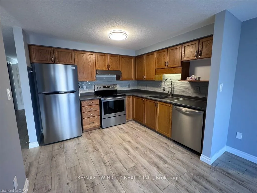 Photo 4 of 135 Donnenwerth Drive, Kitchener — HOMEH