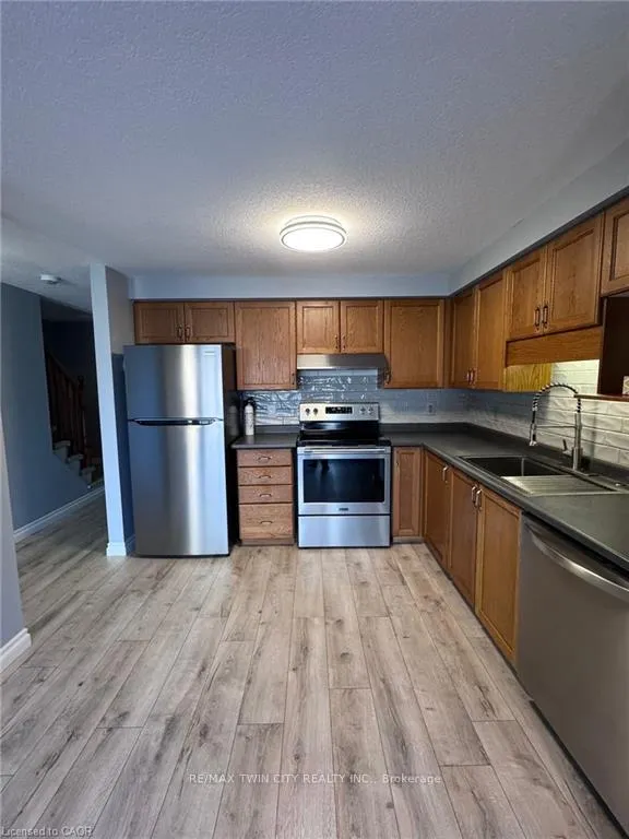Photo 5 of 135 Donnenwerth Drive, Kitchener — HOMEH