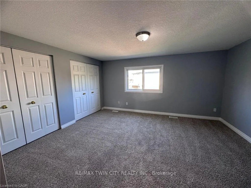 Photo 9 of 135 Donnenwerth Drive, Kitchener — HOMEH
