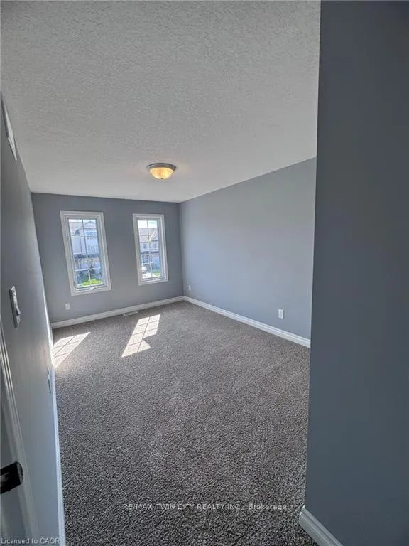 Photo 12 of 135 Donnenwerth Drive, Kitchener — HOMEH