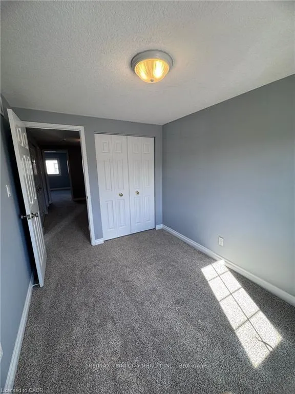 Photo 13 of 135 Donnenwerth Drive, Kitchener — HOMEH