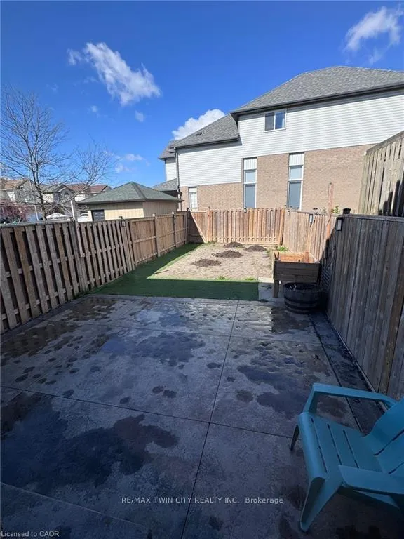 Photo 15 of 135 Donnenwerth Drive, Kitchener — HOMEH