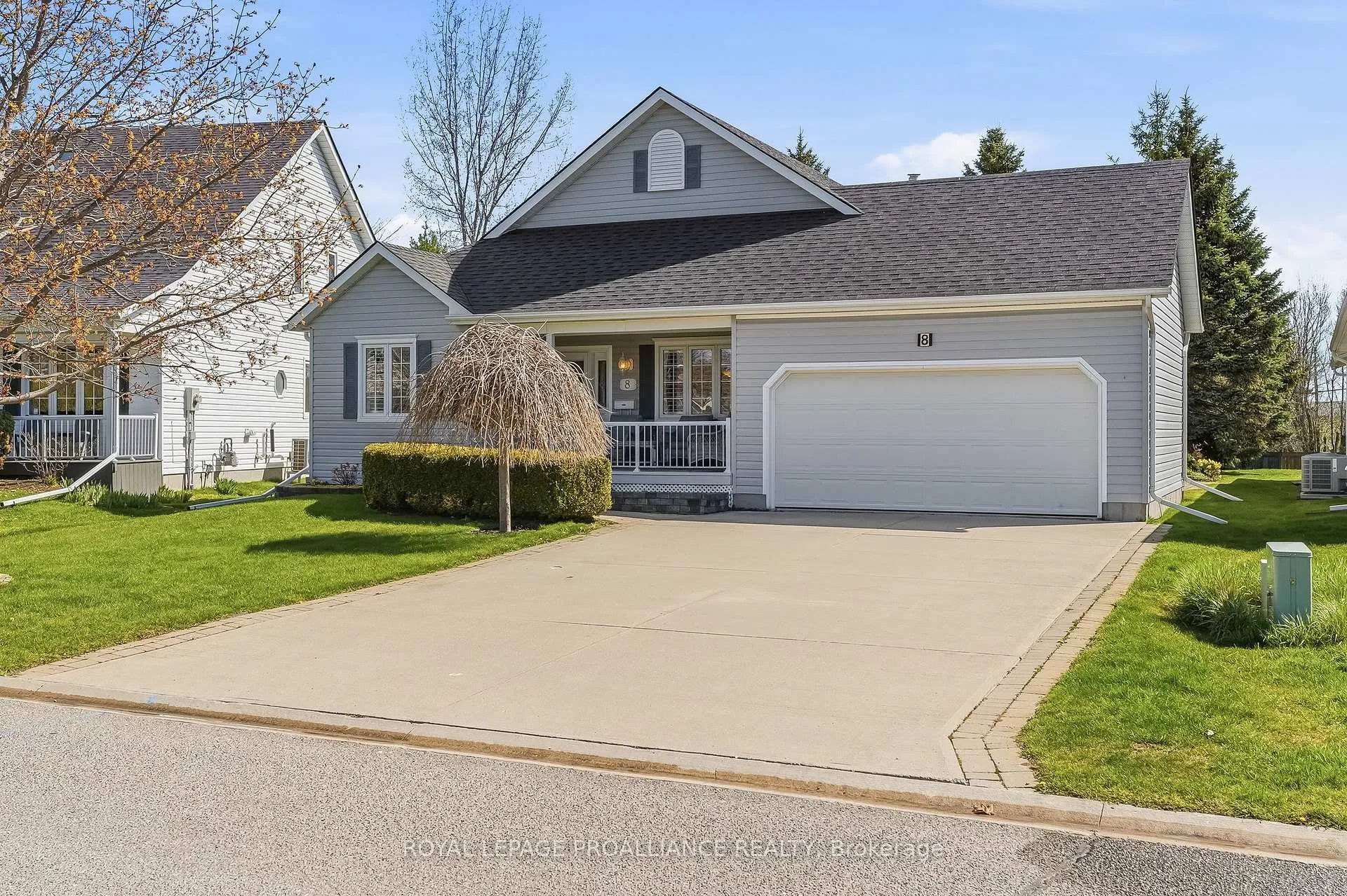 Front of 8 Sandpiper Way