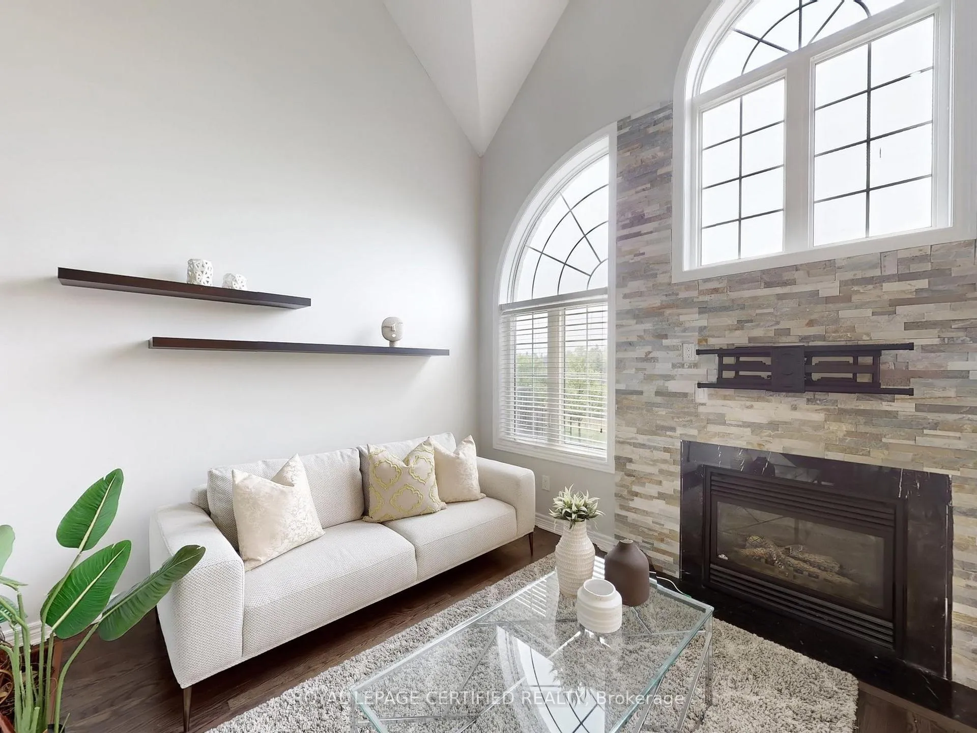 Photo 9 of 20 Naperton Drive, Brampton, Sandringham-Wellington — HOMEH