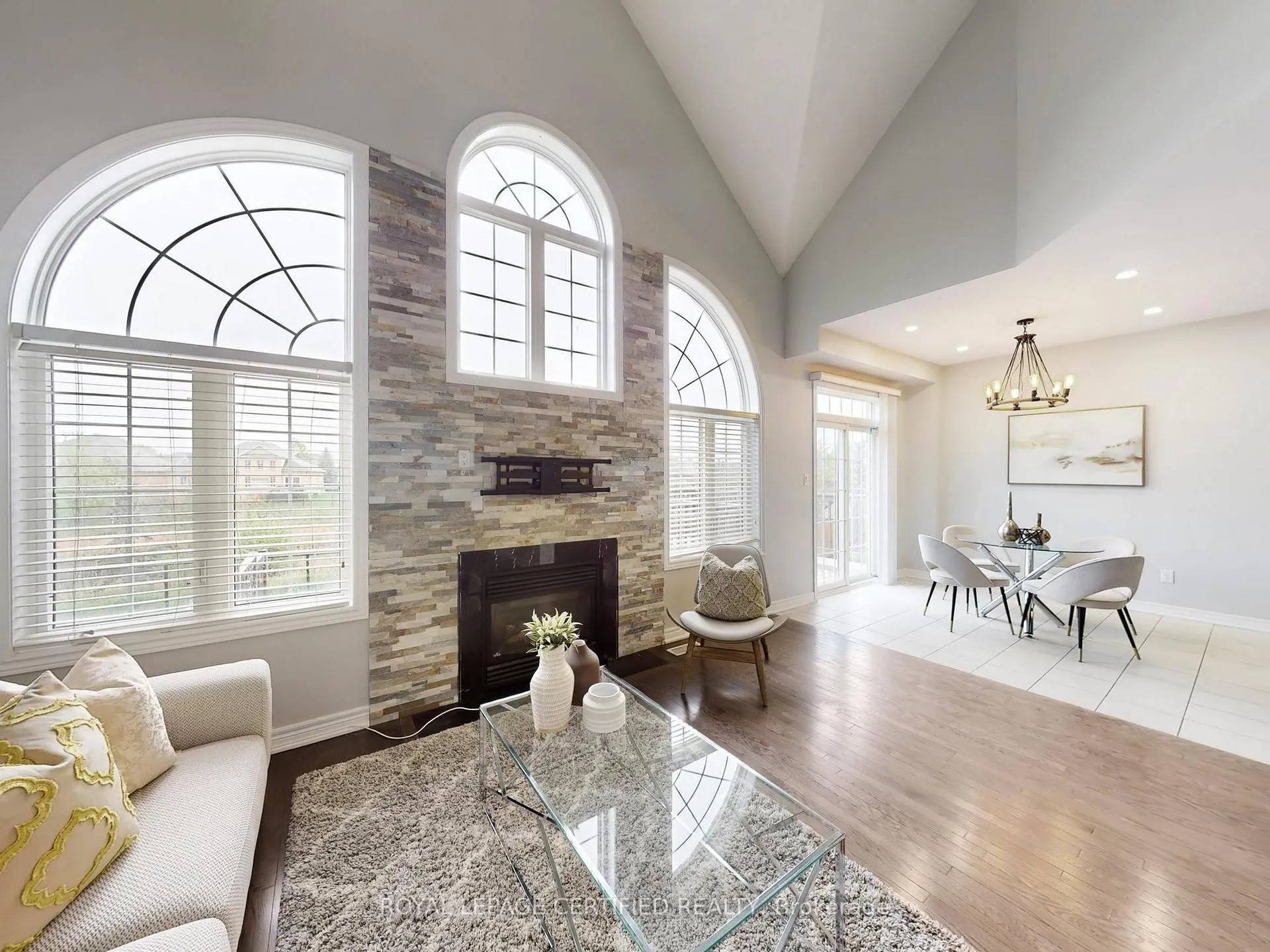 Photo 10 of 20 Naperton Drive, Brampton, Sandringham-Wellington — HOMEH