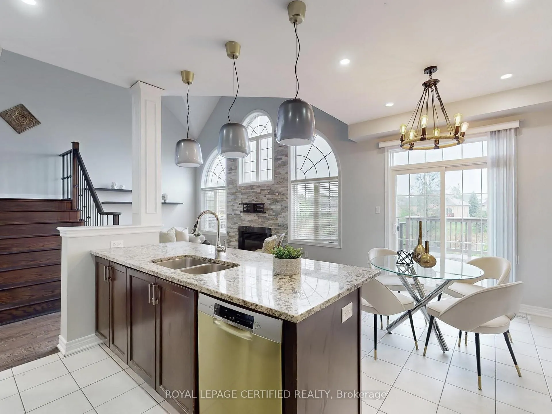 Photo 12 of 20 Naperton Drive, Brampton, Sandringham-Wellington — HOMEH