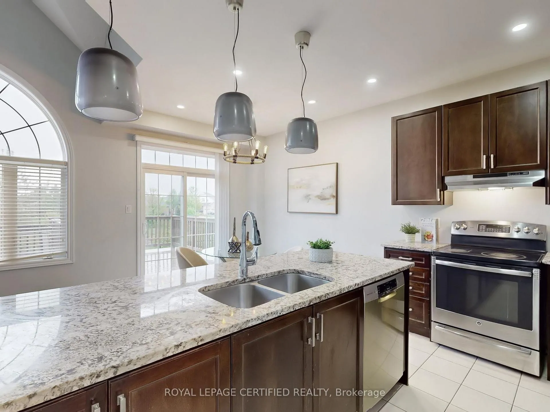 Photo 13 of 20 Naperton Drive, Brampton, Sandringham-Wellington — HOMEH