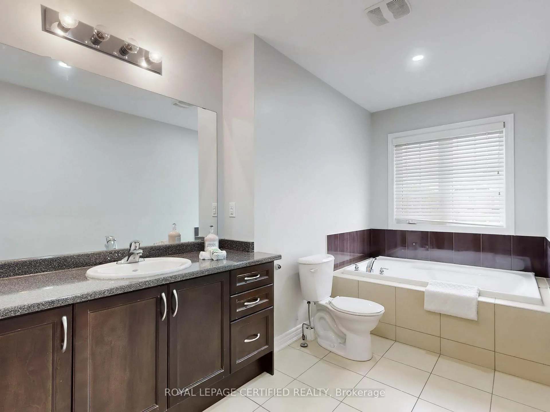 Photo 22 of 20 Naperton Drive, Brampton, Sandringham-Wellington — HOMEH