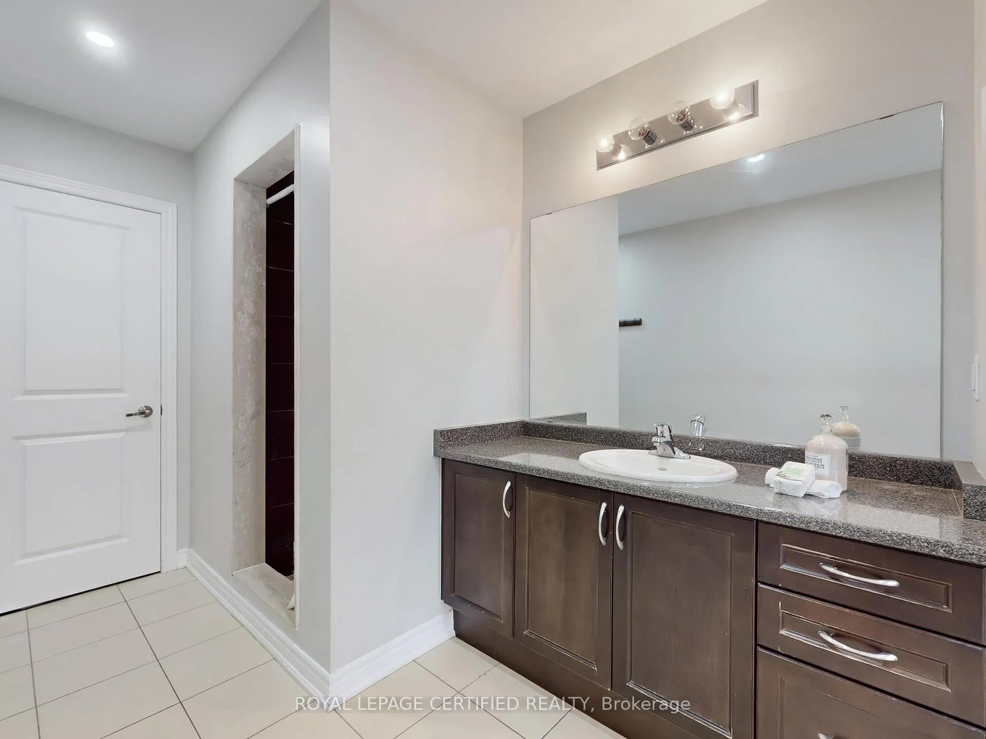 Photo 23 of 20 Naperton Drive, Brampton, Sandringham-Wellington — HOMEH