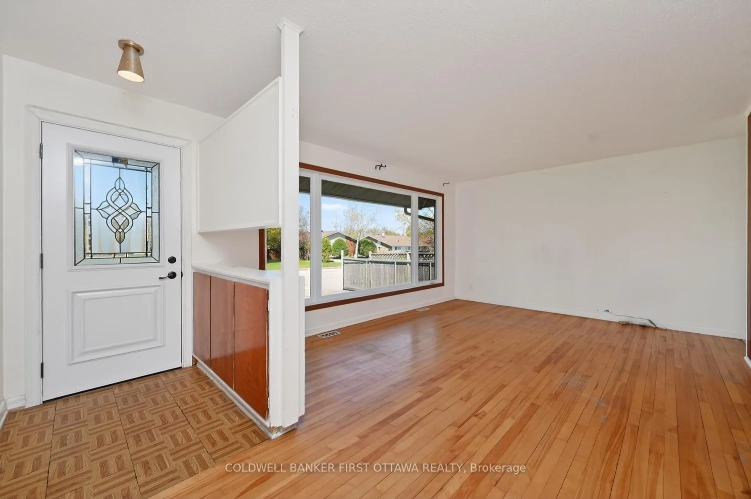Photo 3 of 2128 Kingsley Road, Ottawa, Parkway Park — HOMEH