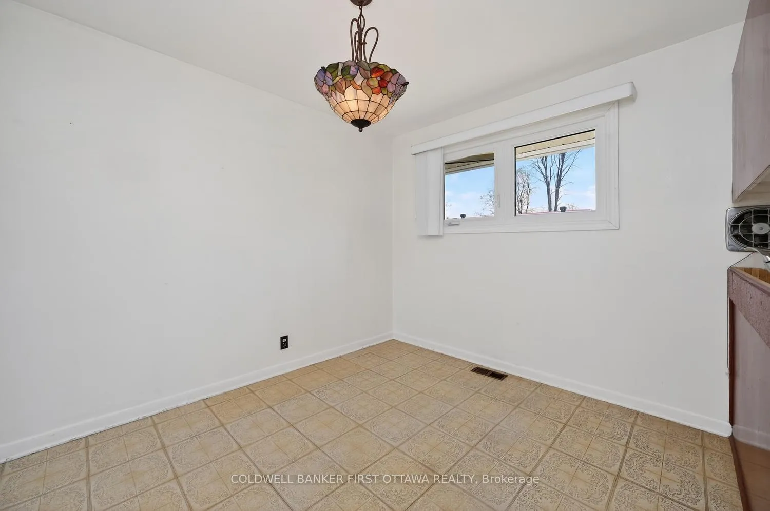 Photo 7 of 2128 Kingsley Road, Ottawa, Parkway Park — HOMEH