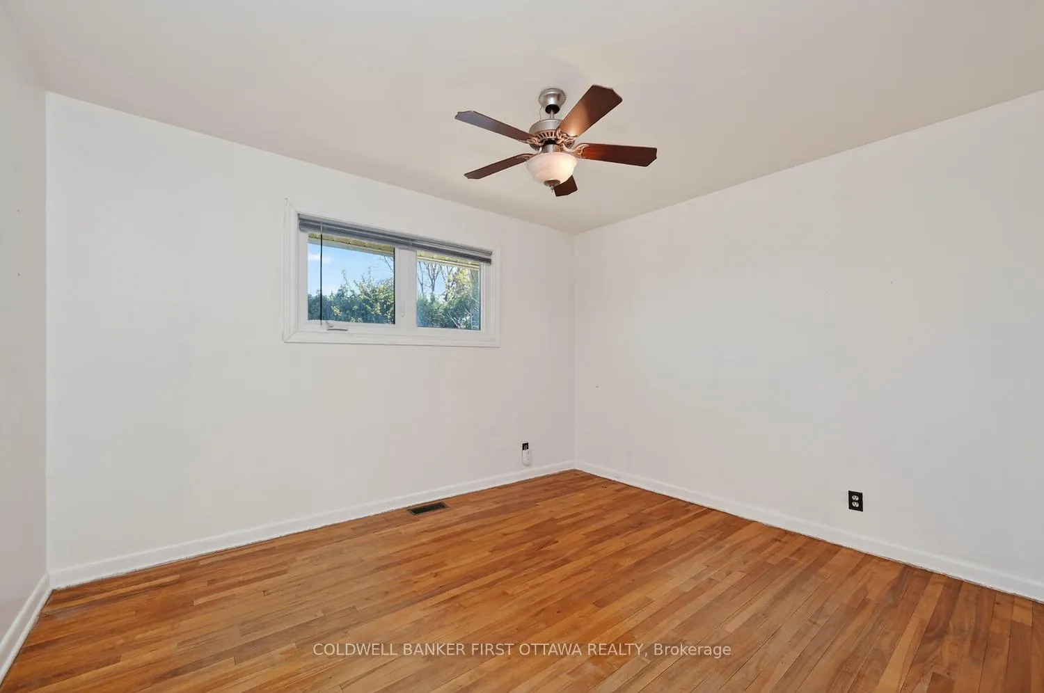 Photo 11 of 2128 Kingsley Road, Ottawa, Parkway Park — HOMEH