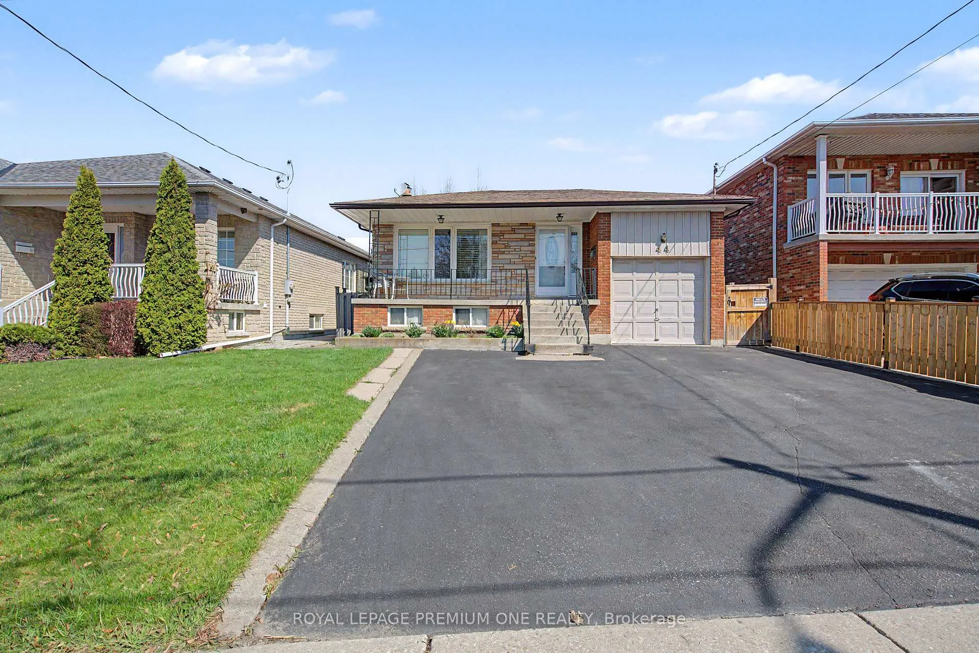 Photo 2 of 44 Ellerby Square N, Vaughan, West Woodbridge — HOMEH