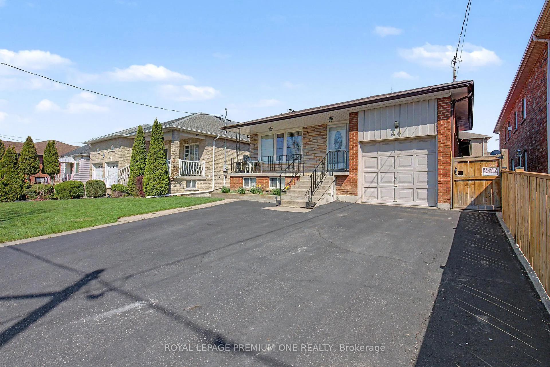 Photo 3 of 44 Ellerby Square N, Vaughan, West Woodbridge — HOMEH