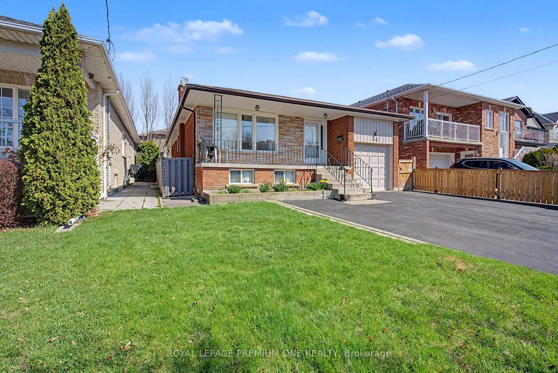 Photo 4 of 44 Ellerby Square N, Vaughan, West Woodbridge — HOMEH