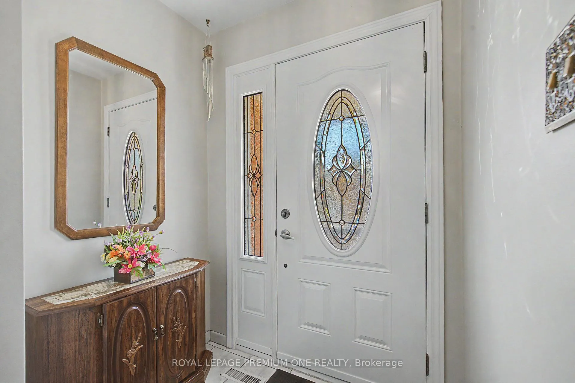 Photo 6 of 44 Ellerby Square N, Vaughan, West Woodbridge — HOMEH