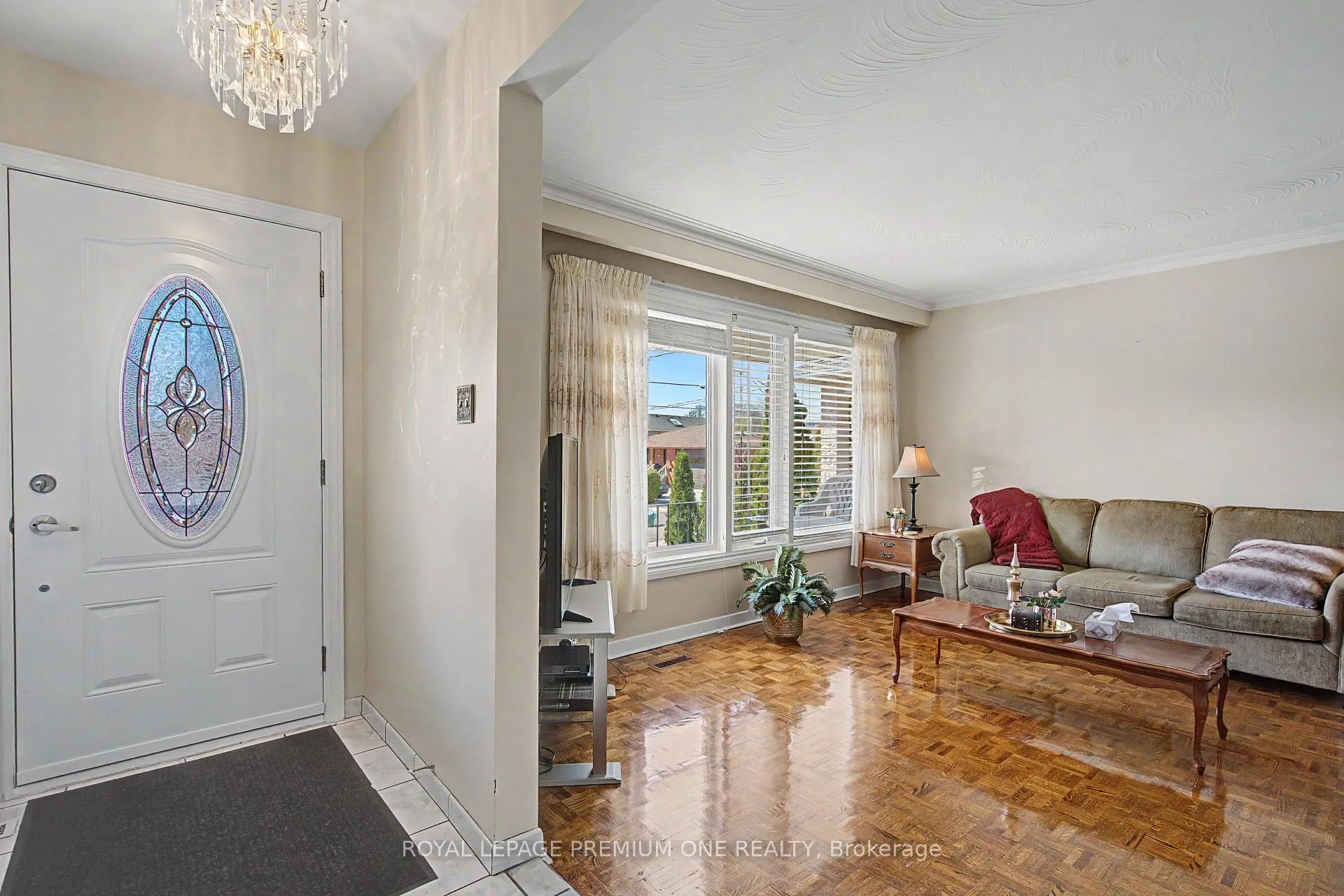 Photo 8 of 44 Ellerby Square N, Vaughan, West Woodbridge — HOMEH