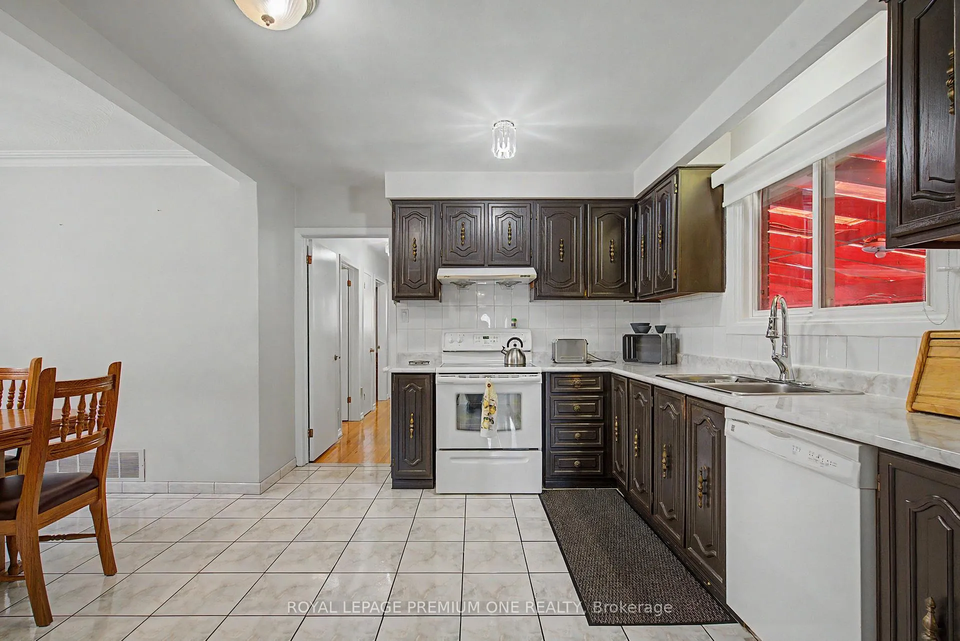 Photo 10 of 44 Ellerby Square N, Vaughan, West Woodbridge — HOMEH