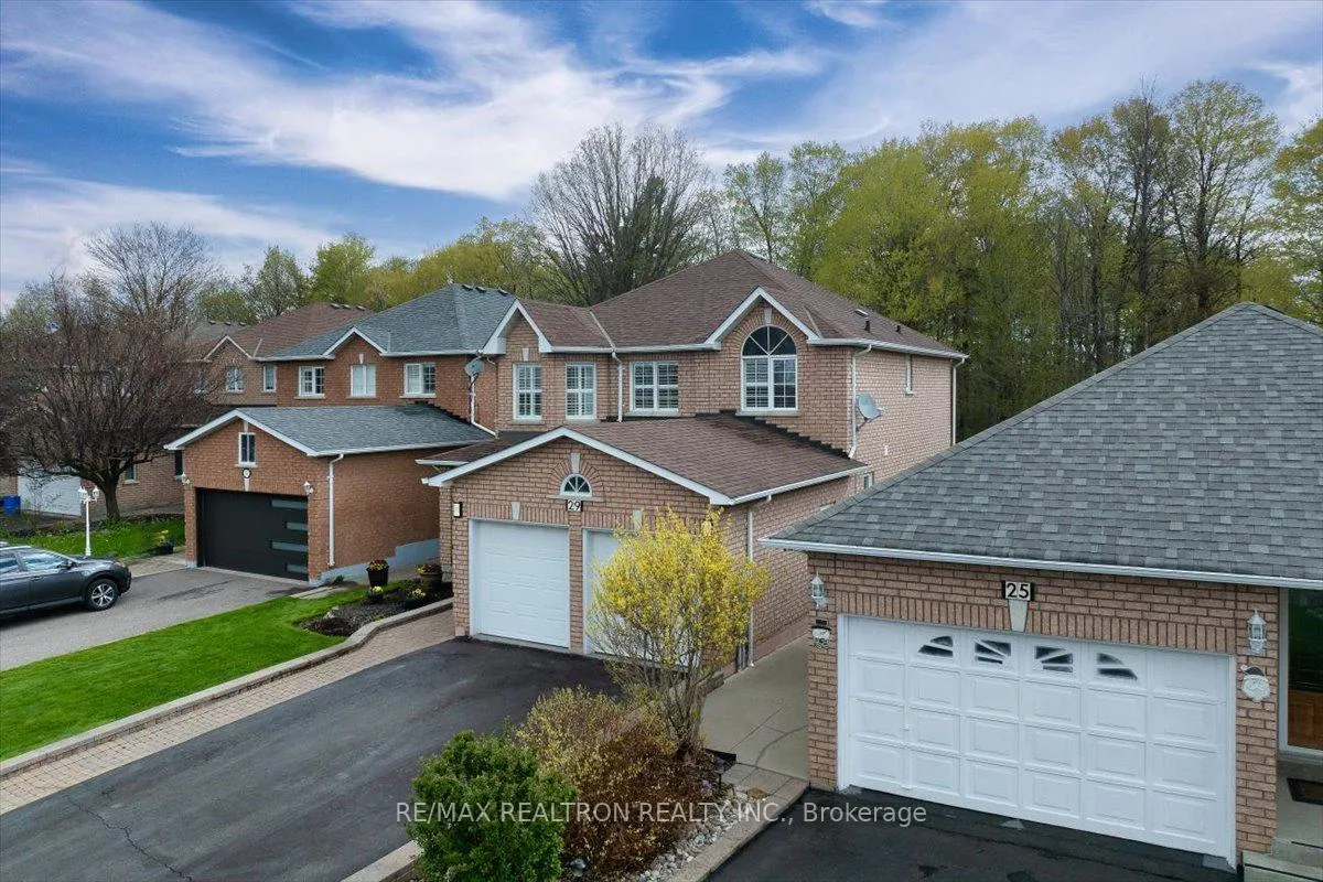 Photo 2 of 29 Campania Court, Vaughan, Elder Mills — HOMEH