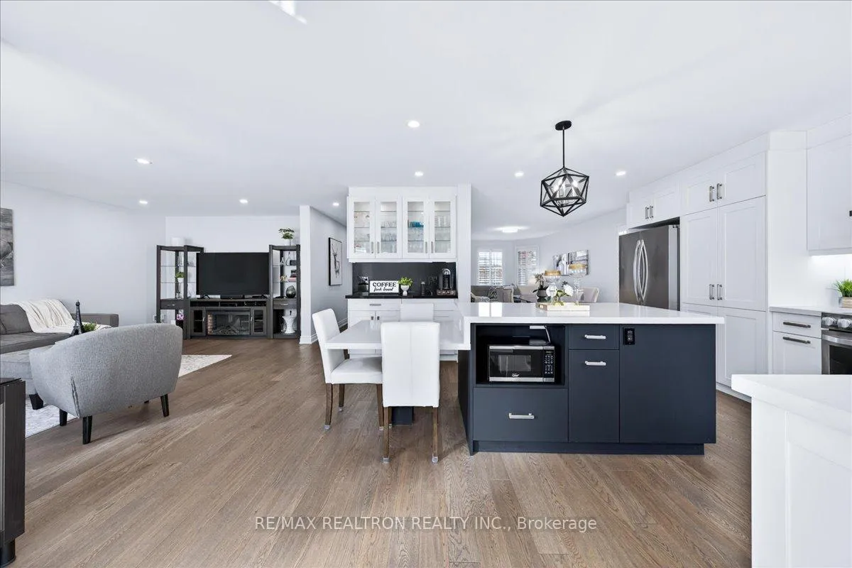 Photo 17 of 29 Campania Court, Vaughan, Elder Mills — HOMEH