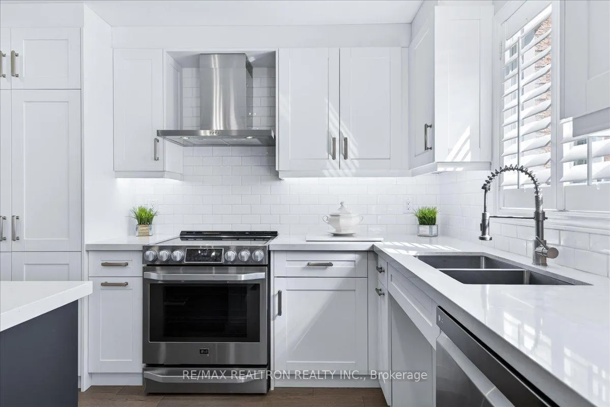 Photo 18 of 29 Campania Court, Vaughan, Elder Mills — HOMEH