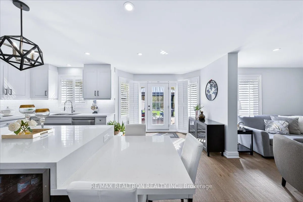 Photo 20 of 29 Campania Court, Vaughan, Elder Mills — HOMEH