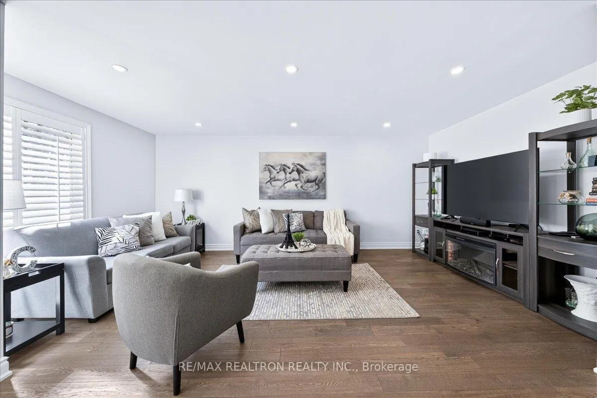 Photo 21 of 29 Campania Court, Vaughan, Elder Mills — HOMEH