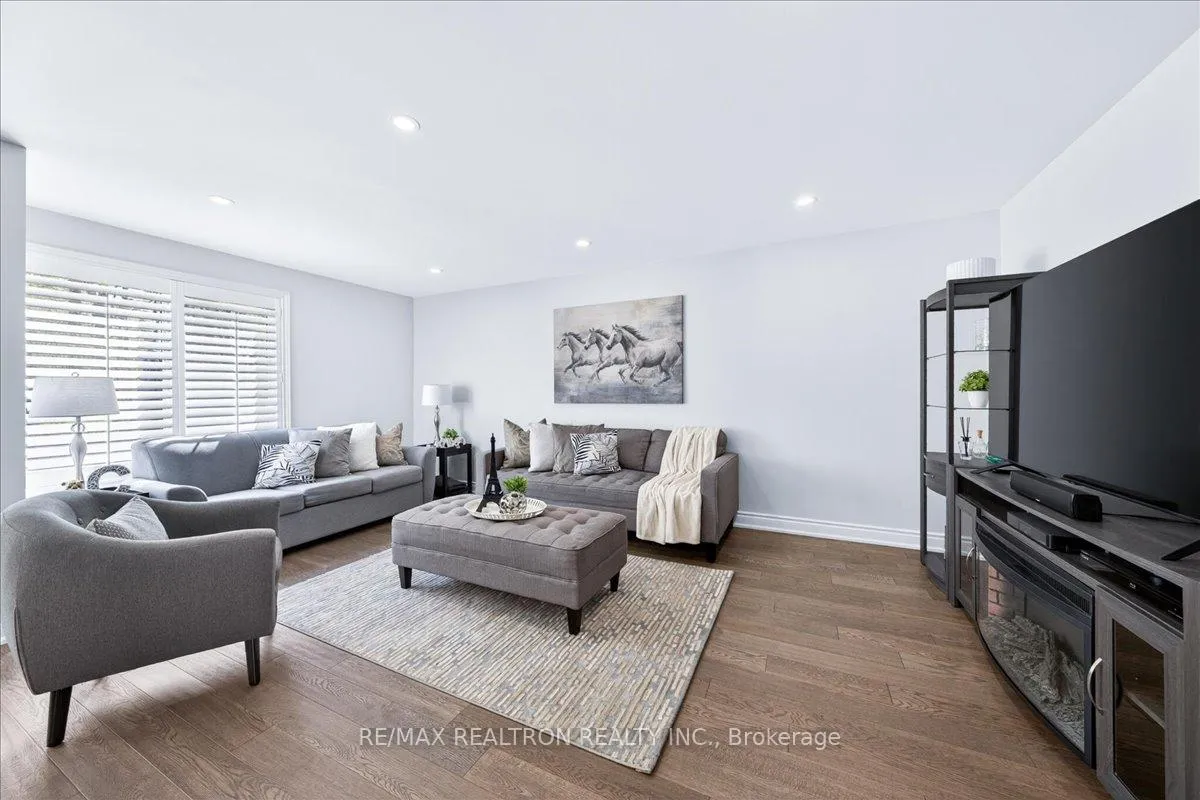 Photo 23 of 29 Campania Court, Vaughan, Elder Mills — HOMEH