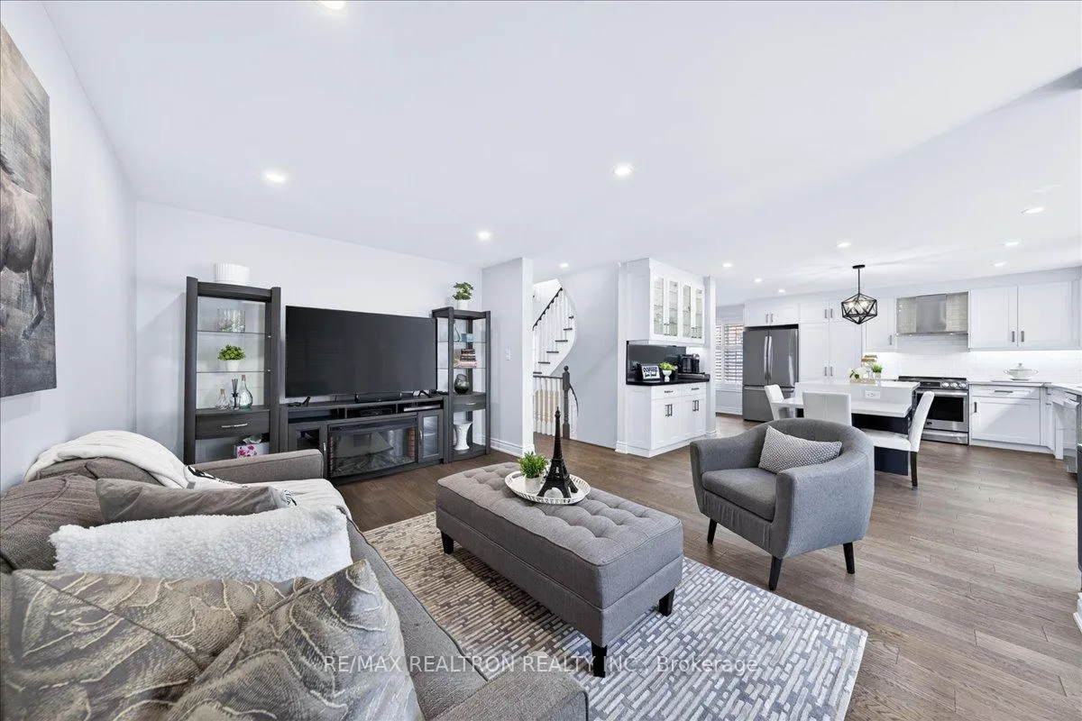 Photo 24 of 29 Campania Court, Vaughan, Elder Mills — HOMEH