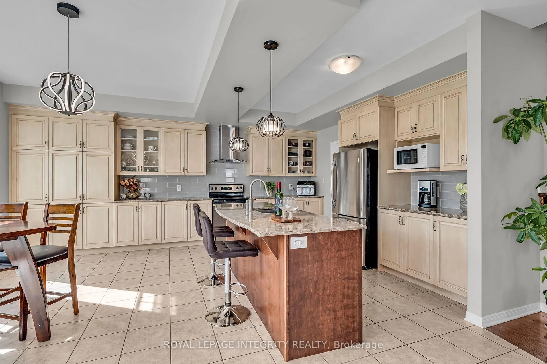 Photo 14 of 367 Andalusian Crescent, Ottawa, Kanata - Emerald Meadows/Trailwest — HOMEH