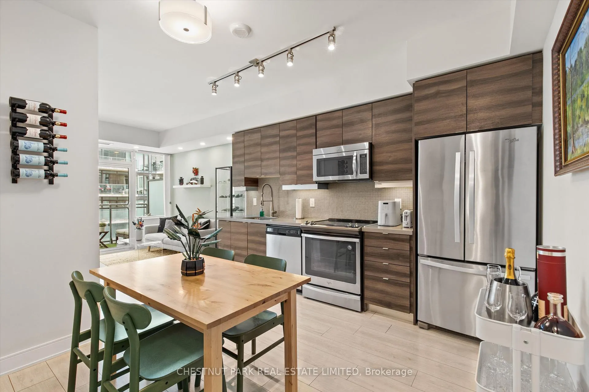 Front of Unit 1531, 525 Adelaide Street W