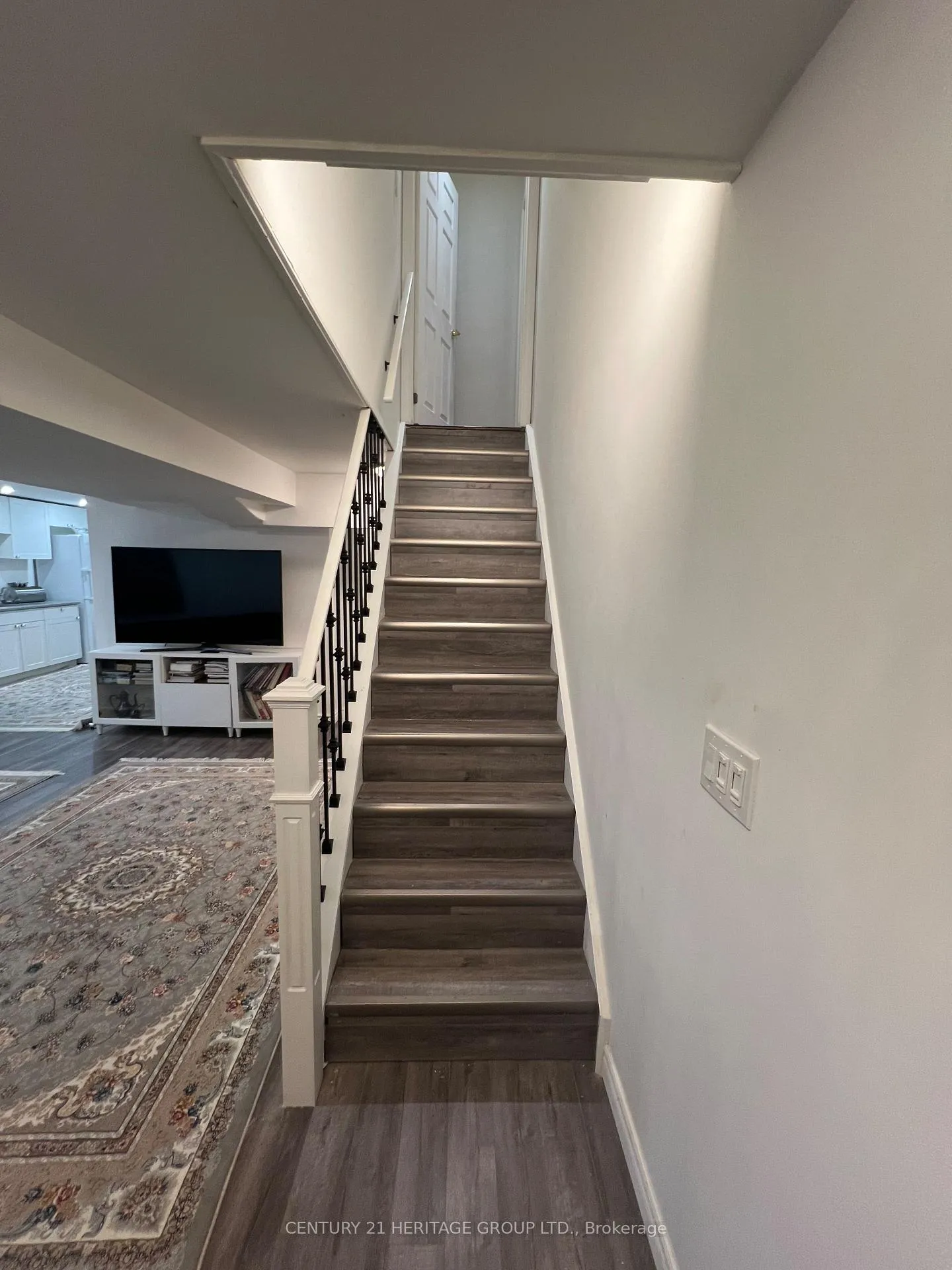 Photo 2 of Unit Basement, 238 Glenway Circle, Newmarket, Glenway Estates — HOMEH