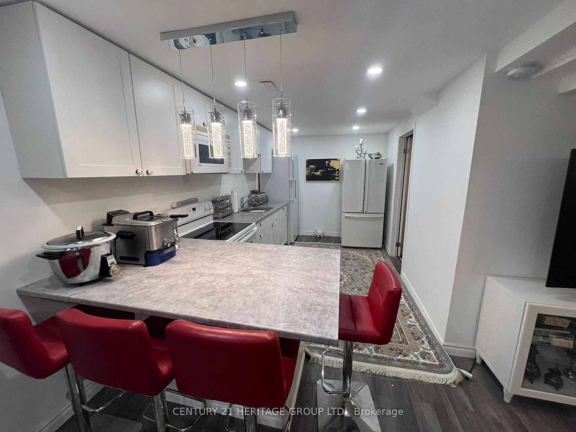 Photo 7 of Unit Basement, 238 Glenway Circle, Newmarket, Glenway Estates — HOMEH