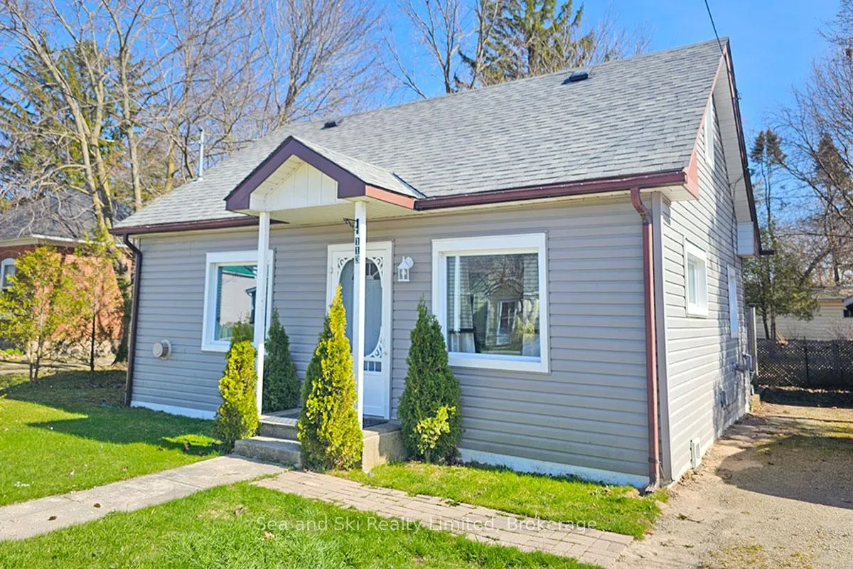 Front of 113 Collingwood Street W