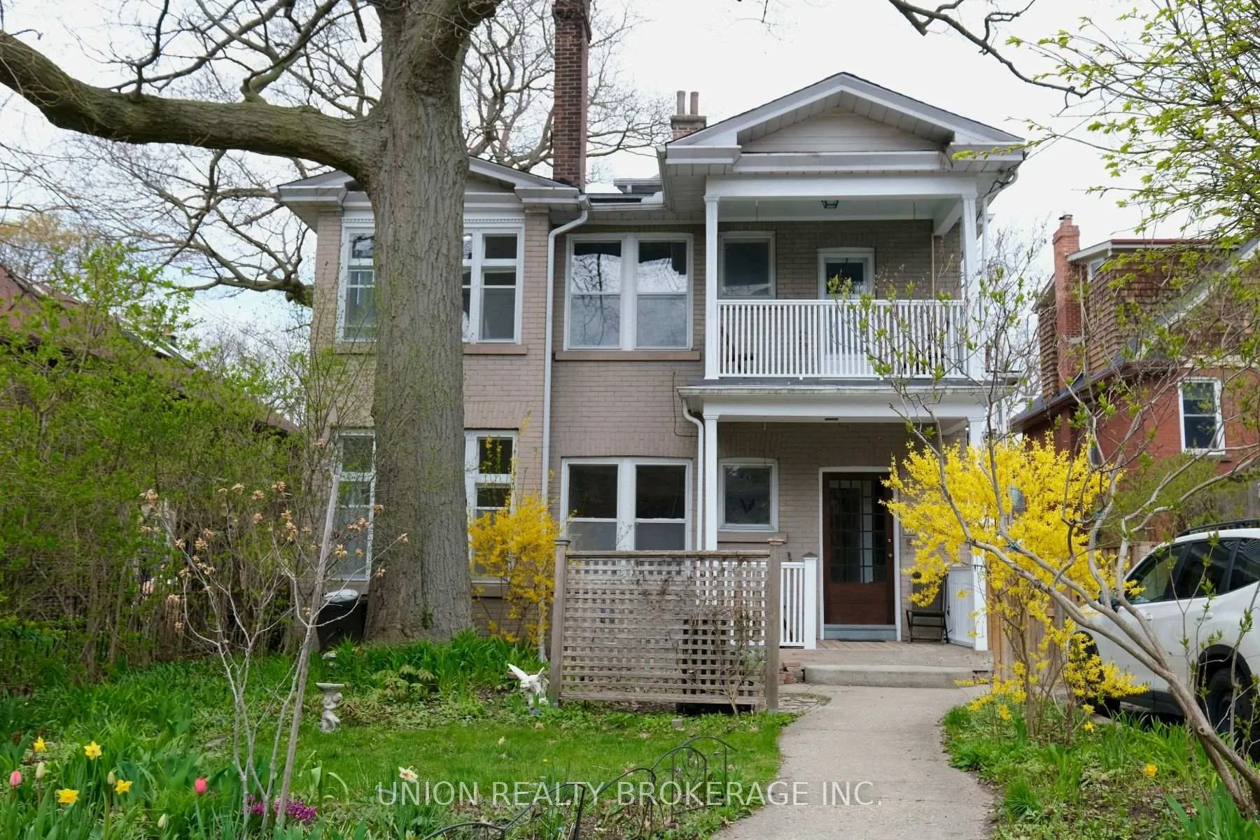 Front of Unit Upper, 46 Benlamond Avenue