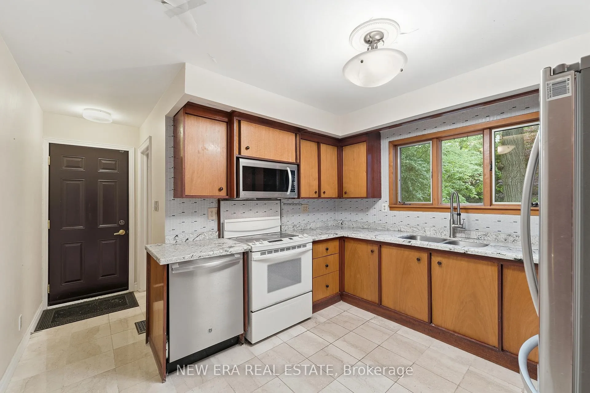 Photo 18 of 508 Cliffview Road, Pickering, West Shore — HOMEH