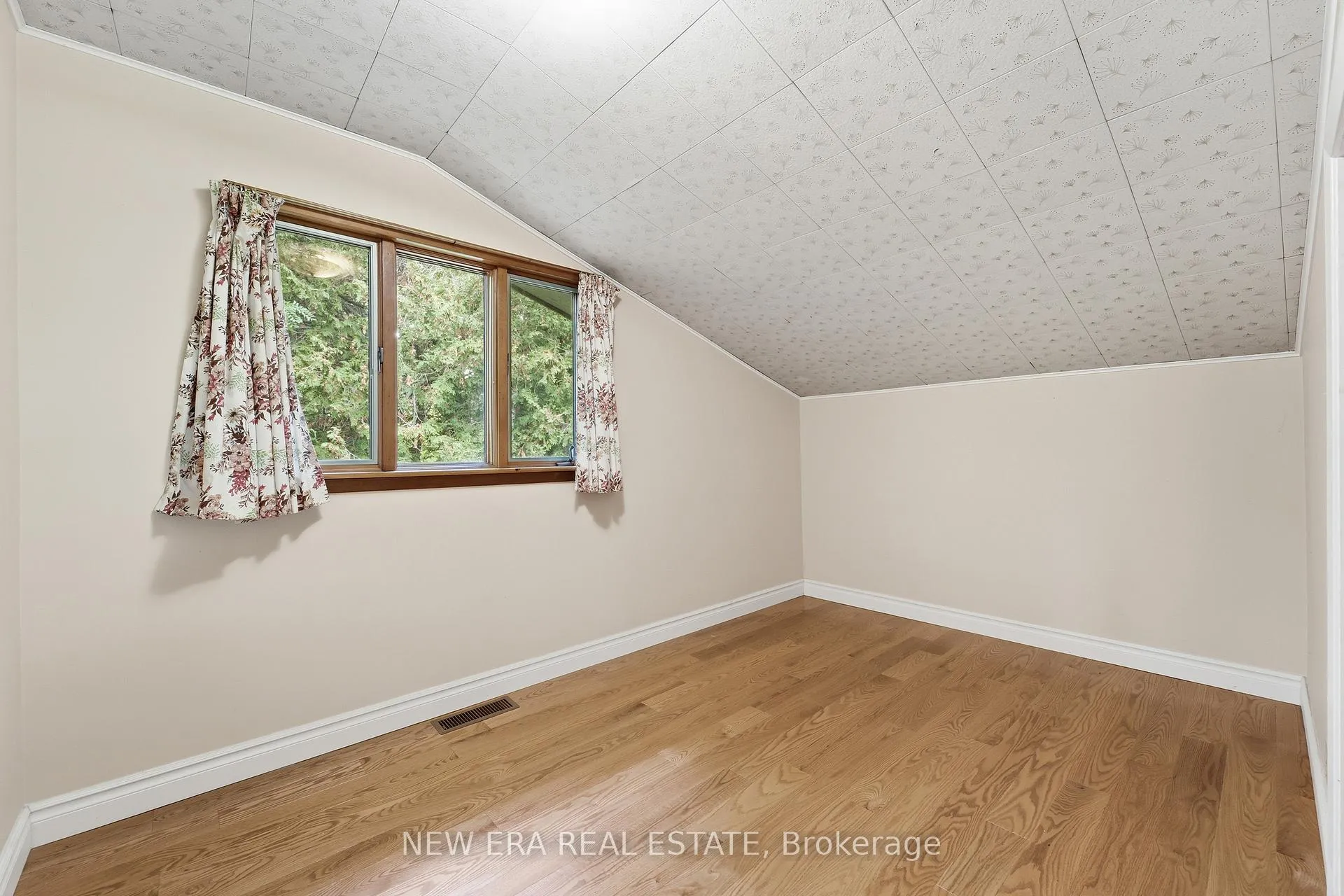 Photo 28 of 508 Cliffview Road, Pickering, West Shore — HOMEH
