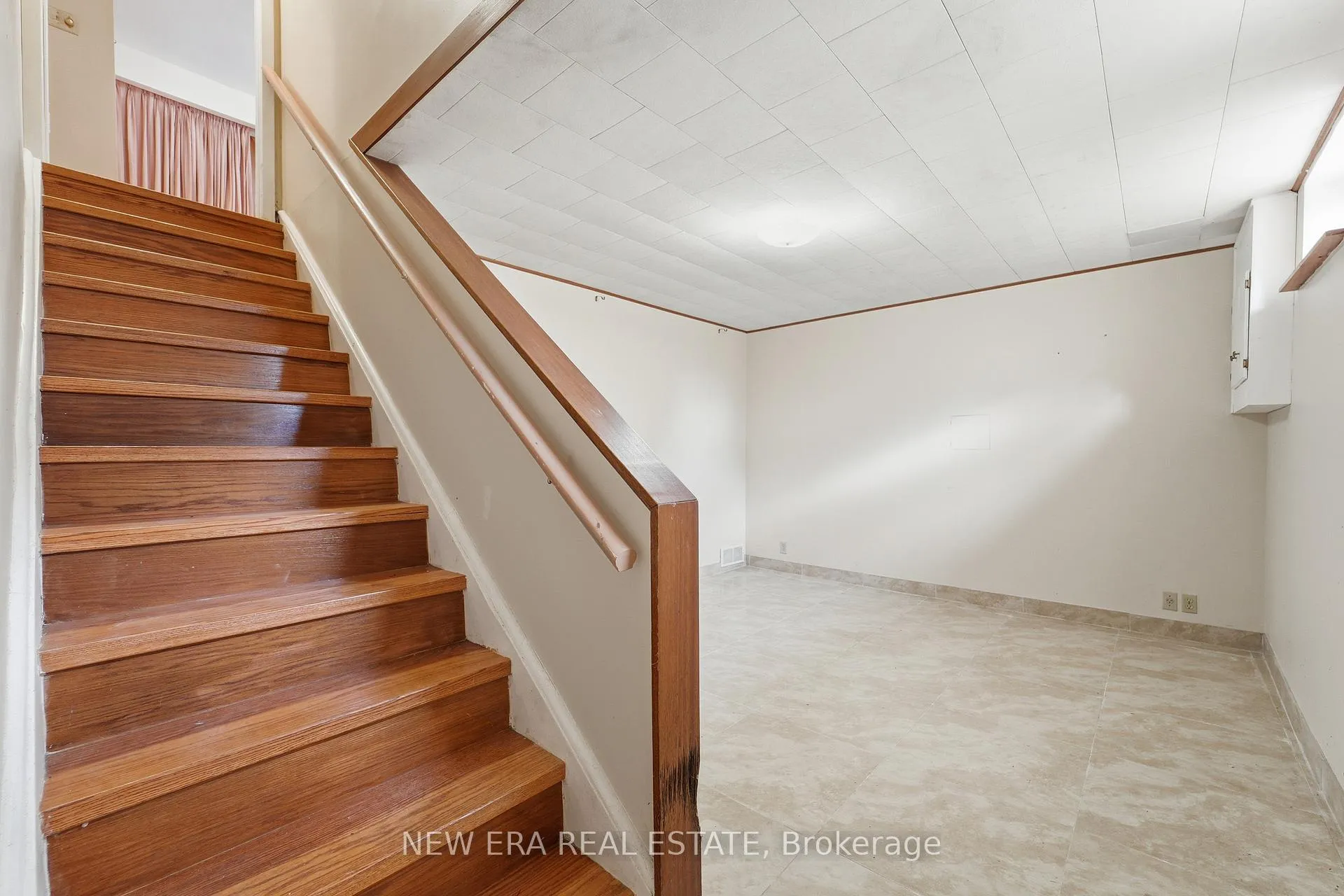 Photo 35 of 508 Cliffview Road, Pickering, West Shore — HOMEH