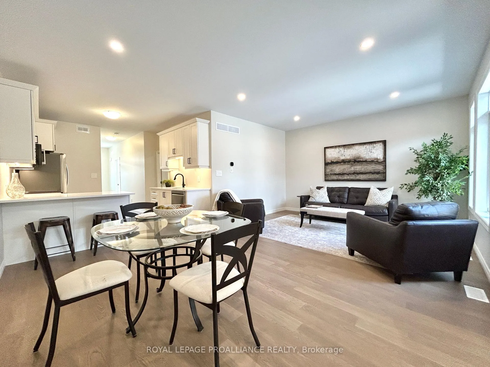 Photo 11 of 83 Athabaska Drive, Belleville, Thurlow Ward — HOMEH