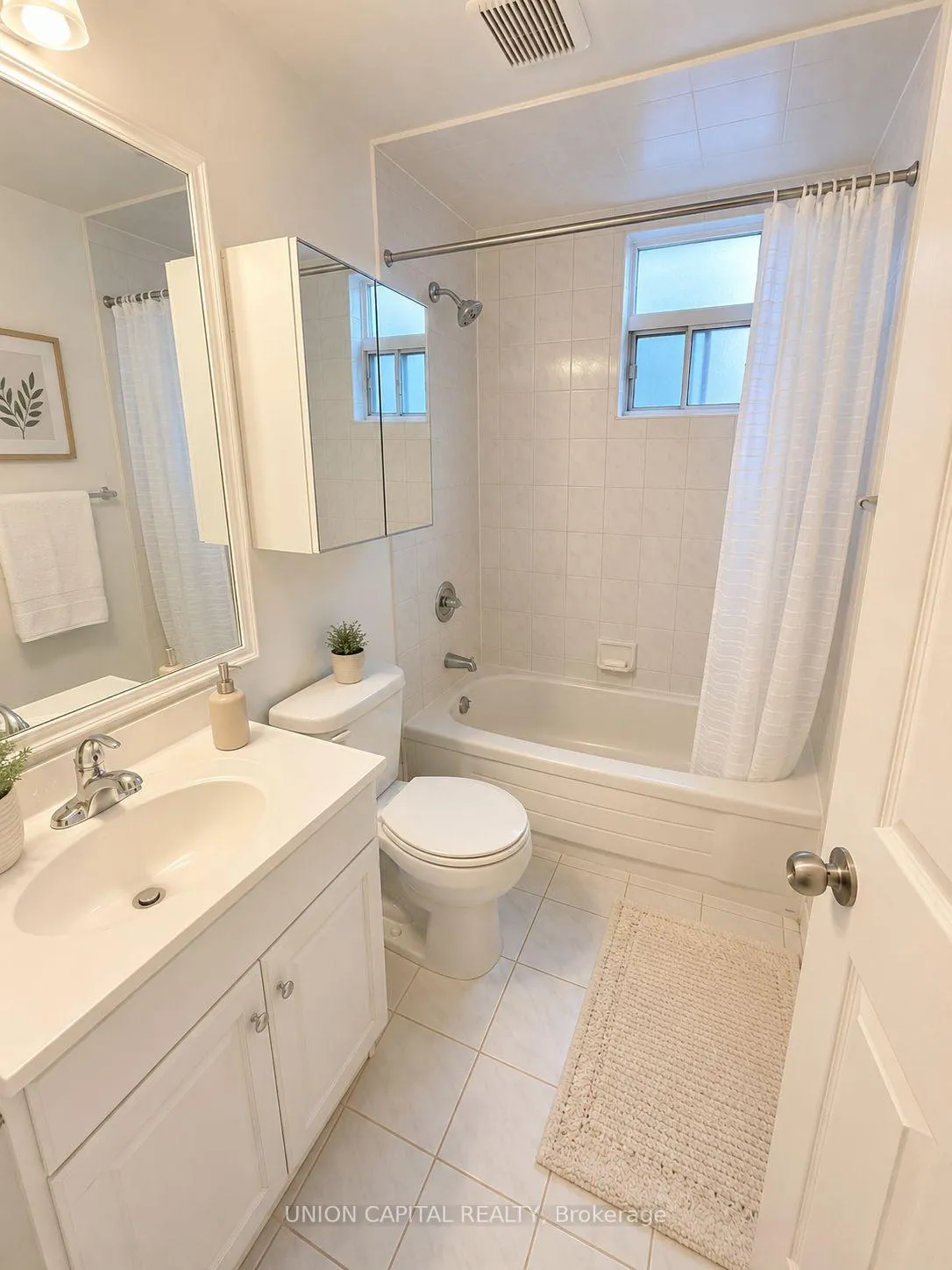 Photo 3 of 286 Robert Street, Toronto, University — HOMEH