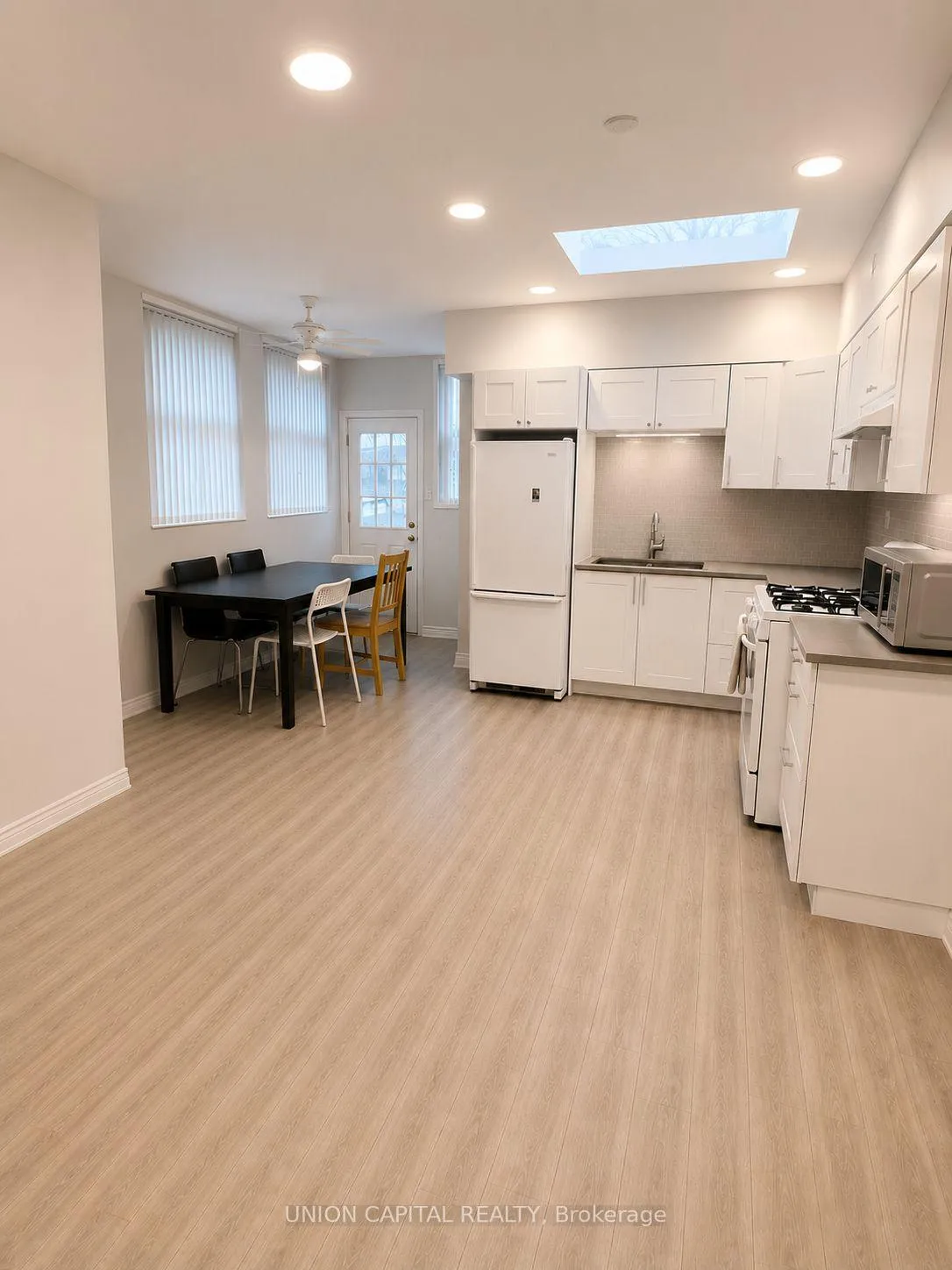 Photo 4 of 286 Robert Street, Toronto, University — HOMEH