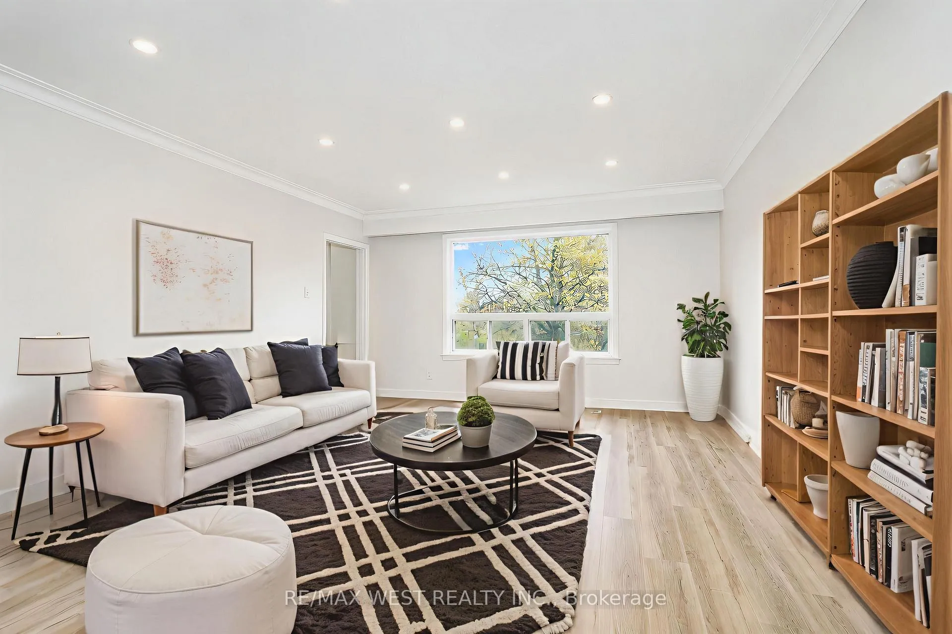 Photo 2 of 23 Irwin Road, Etobicoke, Elms-Old Rexdale — HOMEH