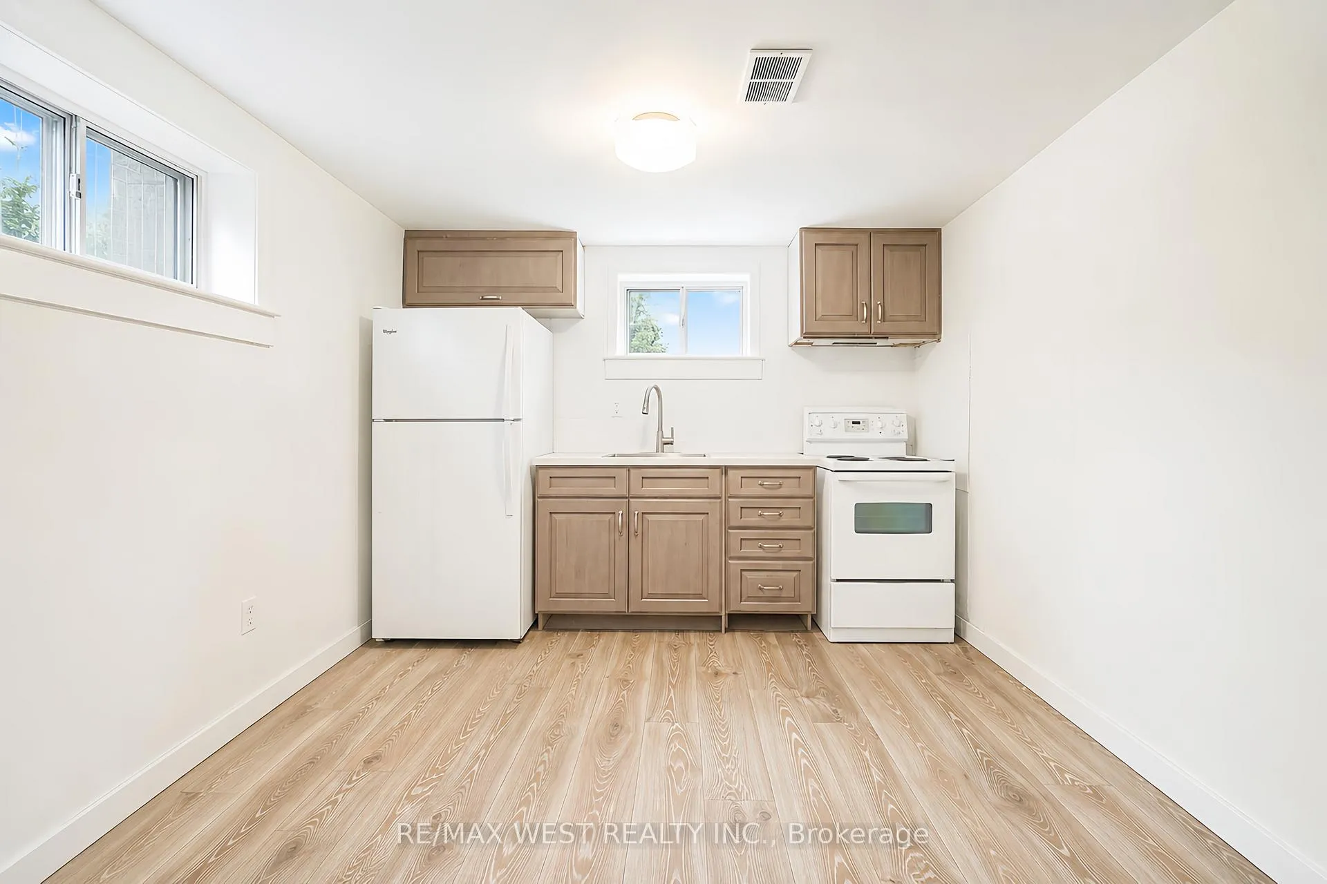 Photo 9 of 23 Irwin Road, Etobicoke, Elms-Old Rexdale — HOMEH