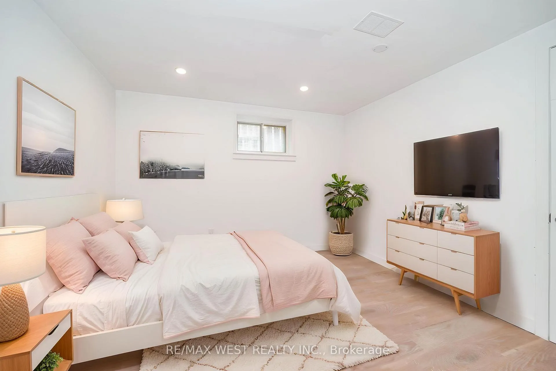 Photo 10 of 23 Irwin Road, Etobicoke, Elms-Old Rexdale — HOMEH