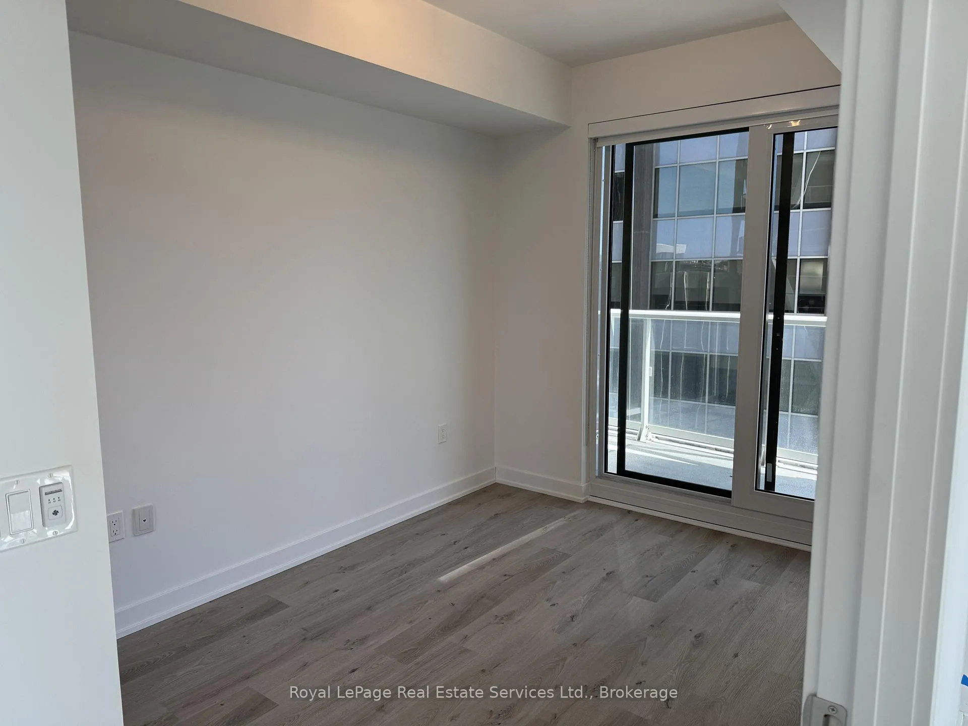 Photo 2 of Unit 1814, 230 Simcoe Street, Toronto, Kensington-Chinatown — HOMEH